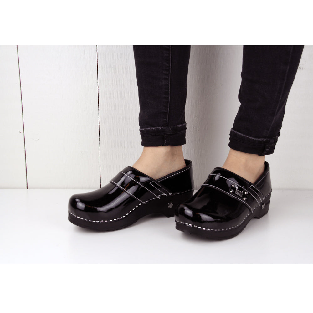 Sanita store lindsey clogs